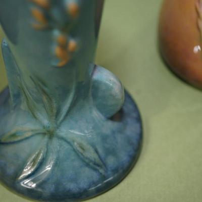 ROSEVILLE WINCRAFTE HANDLED VASE & OTHER WITH PINCHED HANDLE AT BASE /281-6 AND
