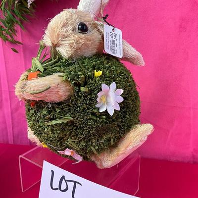 Lot H 909 Pier 1 Wooden Wreath & Bunny Figures
