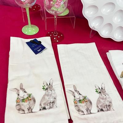 Lot H 913 Pier 1 Tea Towels & Platter Lot