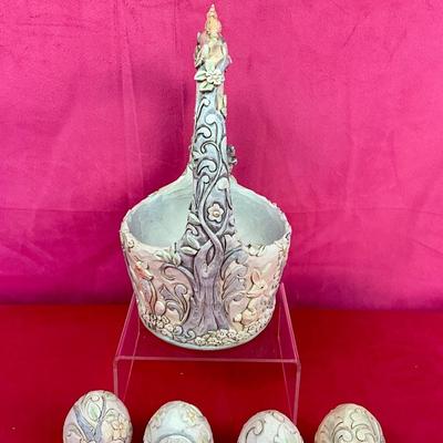 Lot H 916 Jim Shore “Follow Your Path” Decor Carved Basket & Eggs