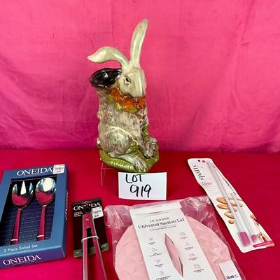 Lot H 919 LTK Ceramic Bunny Utensil Holder