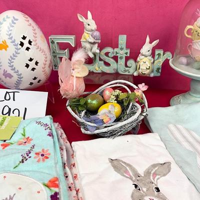 Lot I 921 Easter Decor Lot with Bunnies in a Cloche