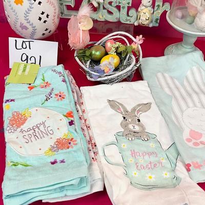 Lot I 921 Easter Decor Lot with Bunnies in a Cloche