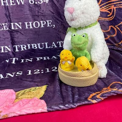 Lot I 923 Hallmark Spring Quartet & Throw