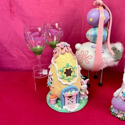 Lot I 926 Whimsical Easter Decor Lot