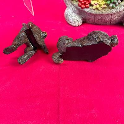 Lot J 928 Outdoor Resin Solar Bunny & Turtle Light