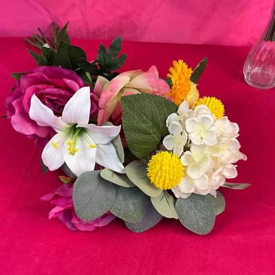 Lot J 932 Pier 1 Floral Wreath & New Faux Flowers