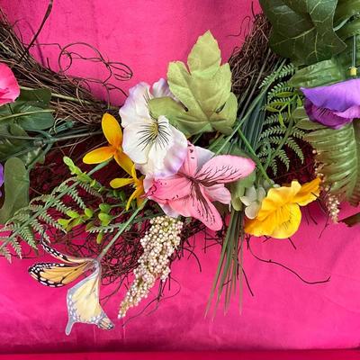 Lot K 938 Pier 1 Pansy & Butterfly Wreath
