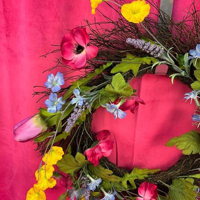 Lot K 940 Pier 1 Tulip Wreath