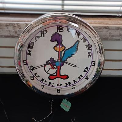 ROAD RUNNER WALL CLOCK WITH PULL CHAIN ON/OFF