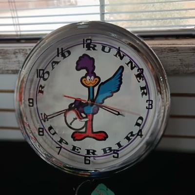 ROAD RUNNER WALL CLOCK WITH PULL CHAIN ON/OFF