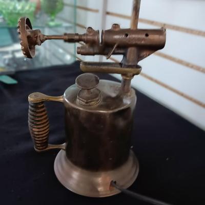 REPLICA WELDING BLOW TORCH TABLE LAMP W/METAL LAMP SHADE