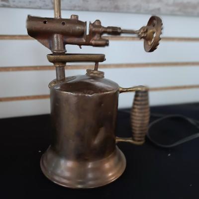 REPLICA WELDING BLOW TORCH TABLE LAMP W/METAL LAMP SHADE