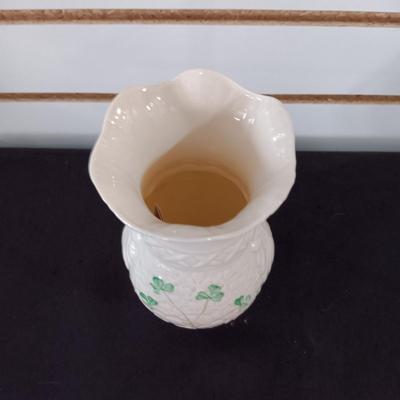 FIRST EDITION BLARNEY WOOLEN MILLS CLOVER VASE