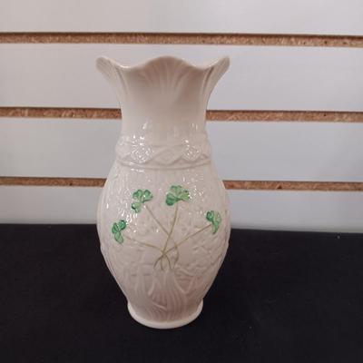 FIRST EDITION BLARNEY WOOLEN MILLS CLOVER VASE
