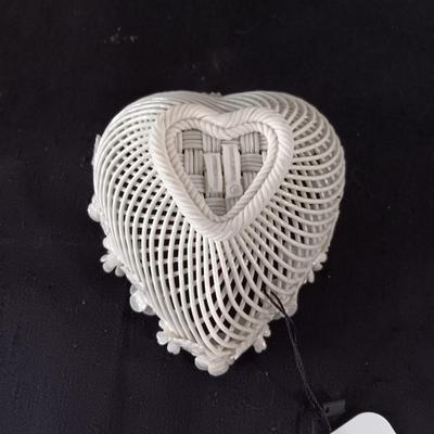 BELLEEK COVERED VASE AND BELLEEK WHITE WOVEN HEART
