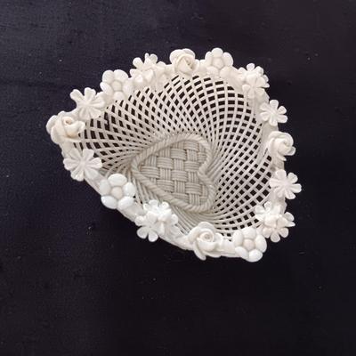 BELLEEK COVERED VASE AND BELLEEK WHITE WOVEN HEART