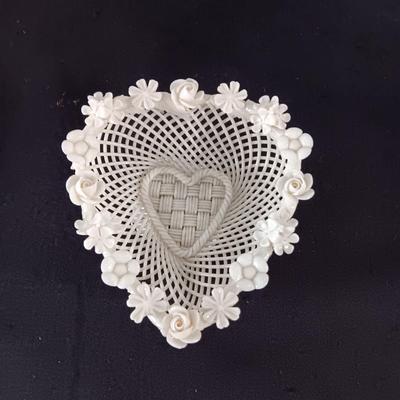 BELLEEK COVERED VASE AND BELLEEK WHITE WOVEN HEART