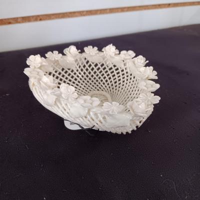 BELLEEK COVERED VASE AND BELLEEK WHITE WOVEN HEART