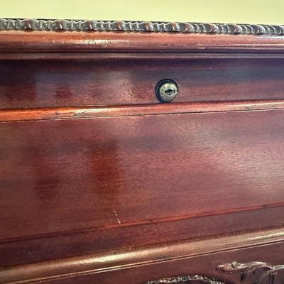 LANE Colonial Low Boy Cedar Chest