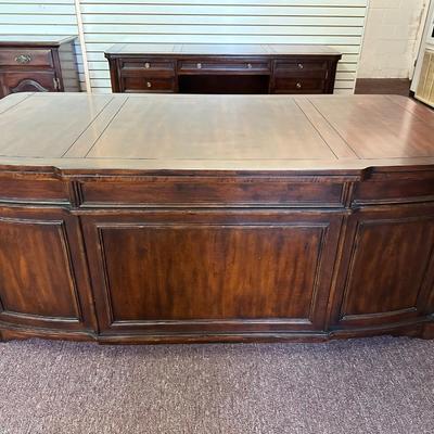 Hooker Furniture Executive Office Desk
