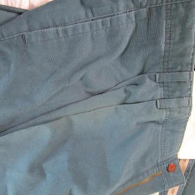 1 pr Dockers pleated-front slacks green, 48/32