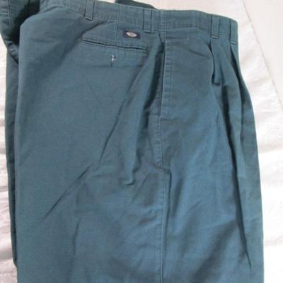 1 pr Dockers pleated-front slacks green, 48/32