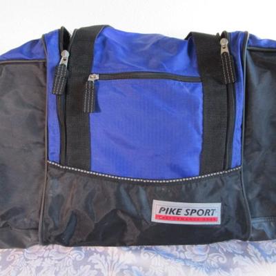Pike Sport sports duffle bag with 2 side pockets
