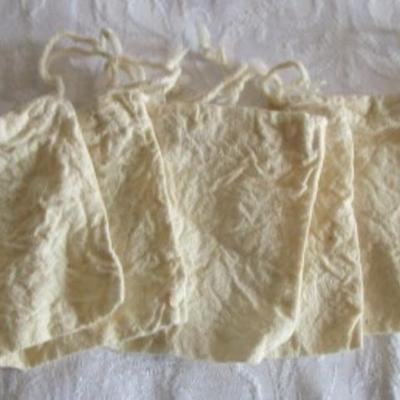8 muslin drawstring bags