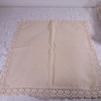 4 ivory linen lace-edged napkin
