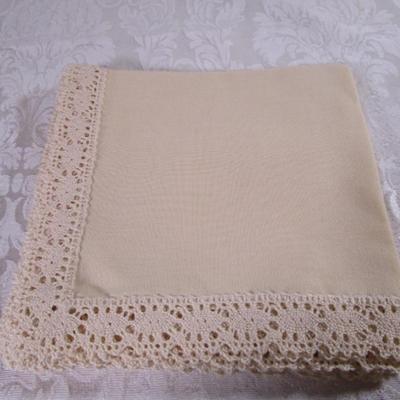4 ivory linen lace-edged napkin