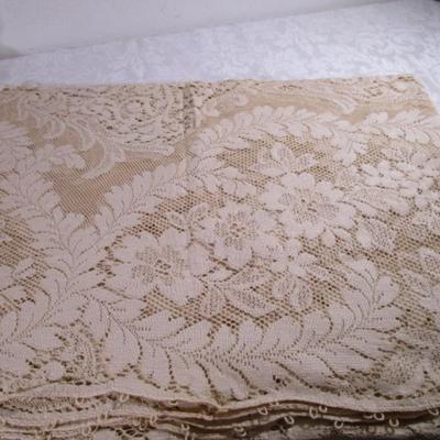 Quaker Ivory lace tablecloth #5390