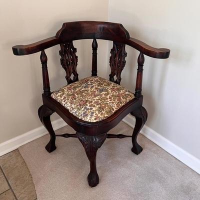 Chippendale Carved Corner Chair with Claw Feet (SR-RG)