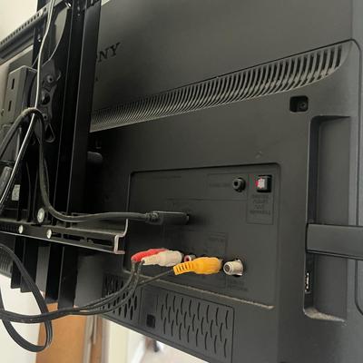 32” Sony TV, Sony DVD Player & Roku Stick (PB-MG)