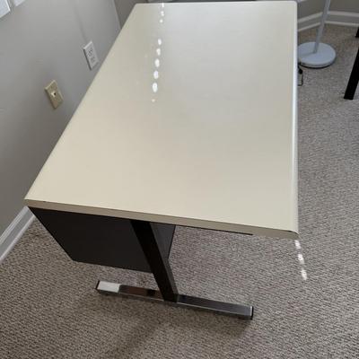 Metal and Wood Desk (O-BM)