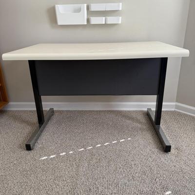 Metal and Wood Desk (O-BM)