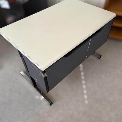 Metal and Wood Desk (O-BM)