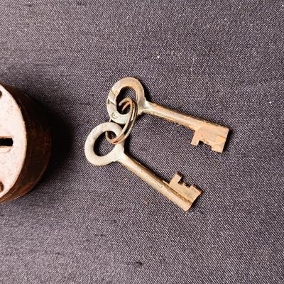 COLT PADLOCK WITH KEYS