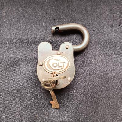 COLT PADLOCK WITH KEYS