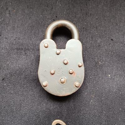 COLT PADLOCK WITH KEYS