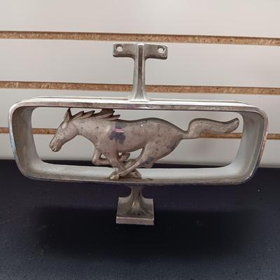 MUSTANG FRONT GRILL EMBLEM