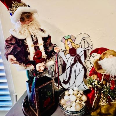 Garage - 3 Drawers Chest + Christmas Santas