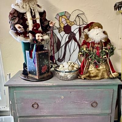 Garage - 3 Drawers Chest + Christmas Santas