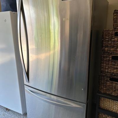 Kenmore Elite Refrigerator 24 cubic ft