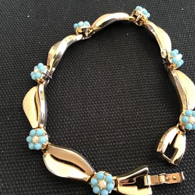 Trafari Vintage Blue Floral Bracelet locking