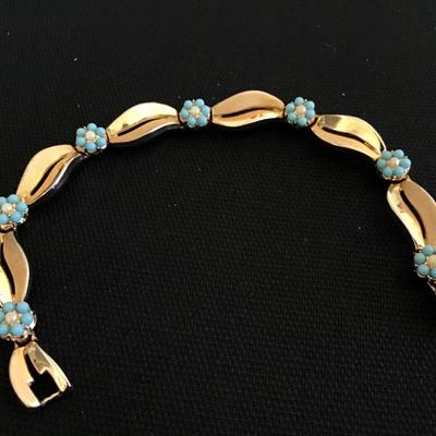Trafari Vintage Blue Floral Bracelet locking