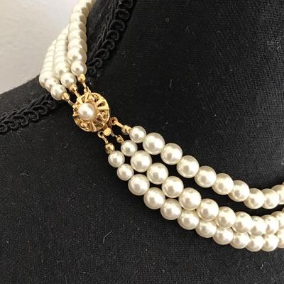 Beautiful Faux Pearl Statement Necklace