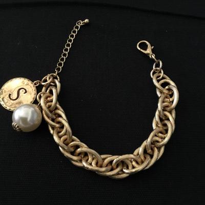 Gold tone chunky chain, link bracelet, pearl charm