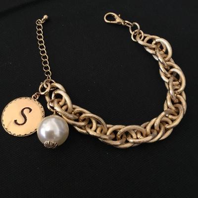 Gold tone chunky chain, link bracelet, pearl charm