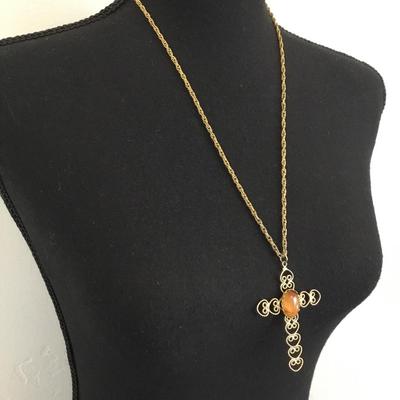 Beautiful vintage, gold toned filigree cross with Agate stone and Gold tongue, vintage, chain necklace